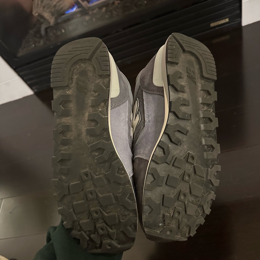 New Balance Women’s 10 Sneakers - Picture 6 of 6